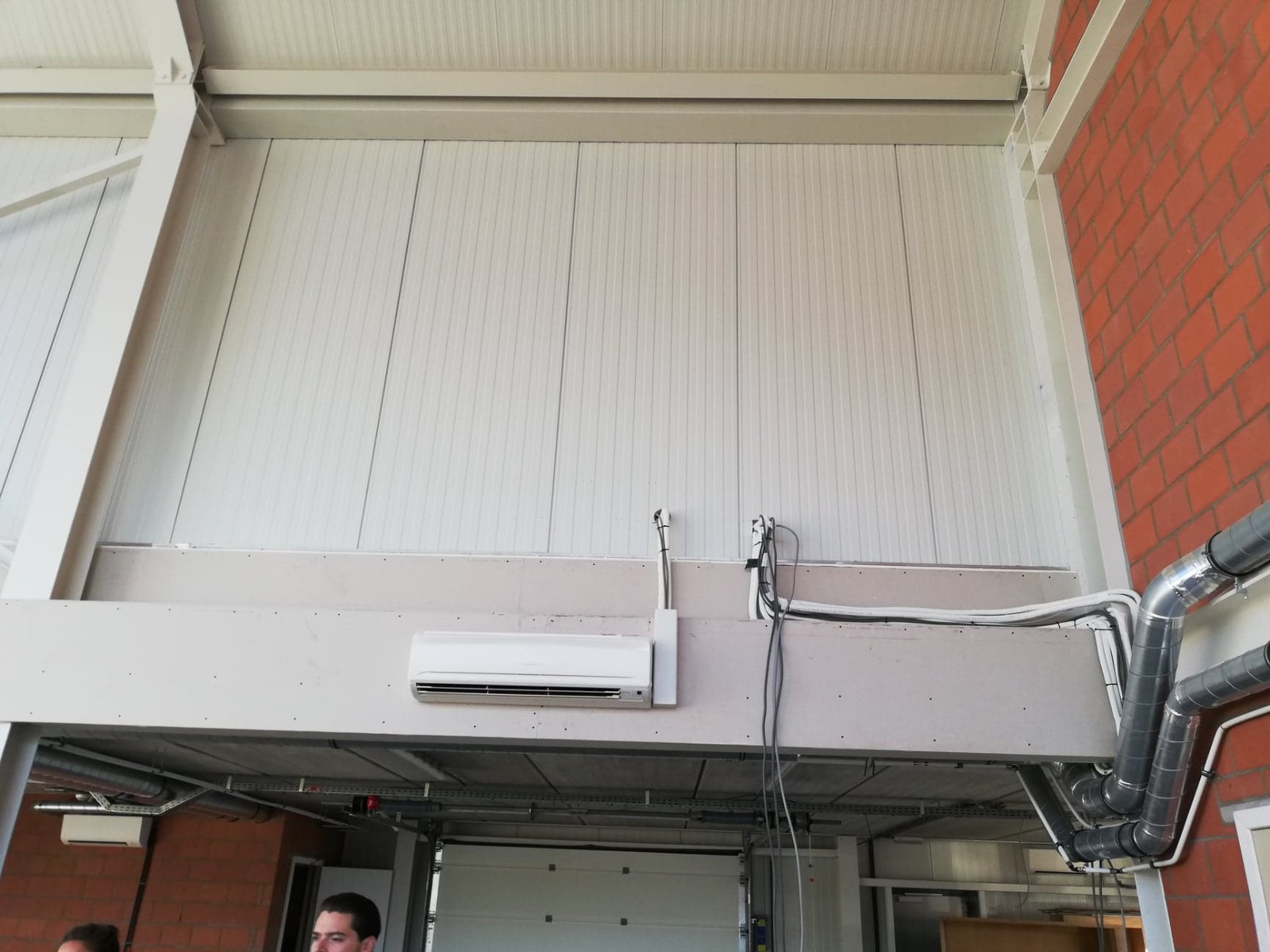 Before — kale wandpanelen en snelbouw in de toekomstige gin-winkel